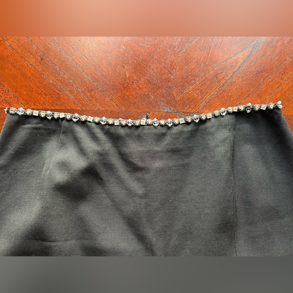 GEANNI Versace Elegant Black Pencil Skirt with Pearl Detail - Picture 3 of 11